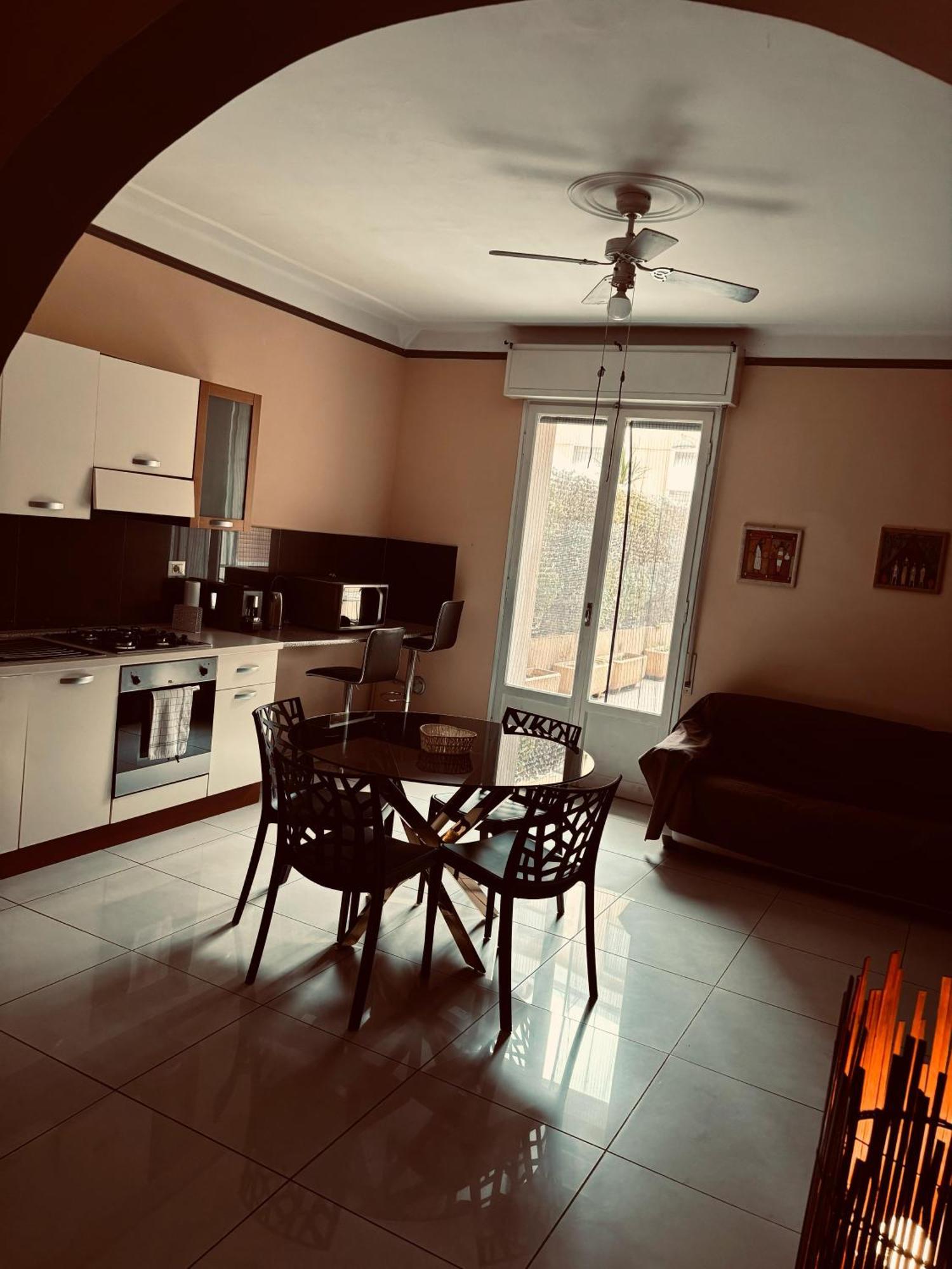 Brown Apartment Sanremo Esterno foto