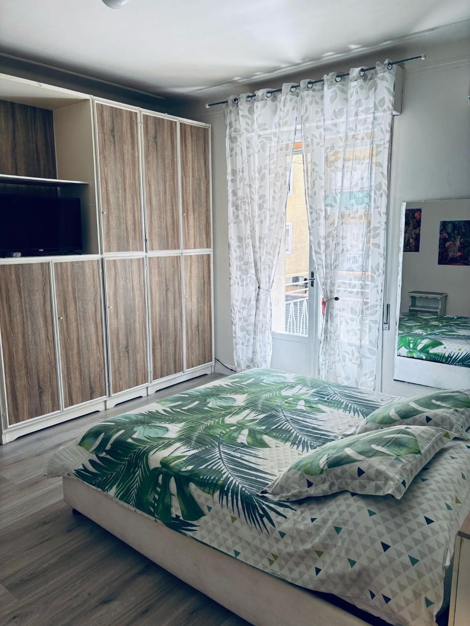 Brown Apartment Sanremo Esterno foto