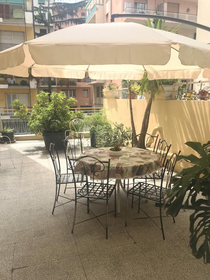 Brown Apartment Sanremo Esterno foto